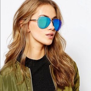 QuayxAmanda Sunglasses color blue